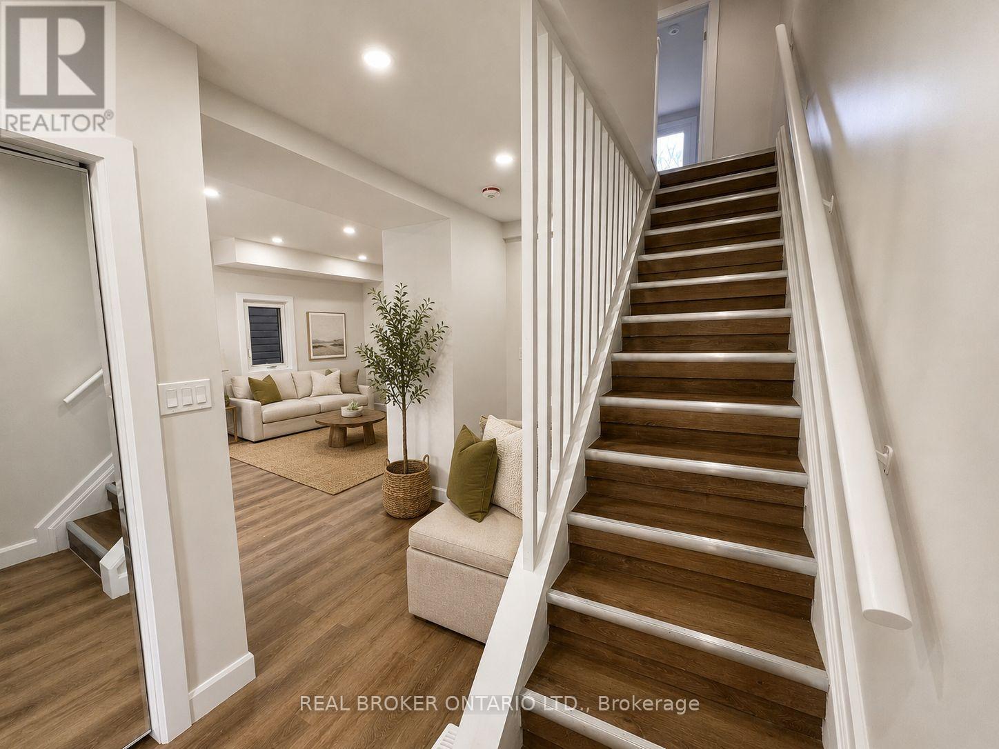 5 Rowanwood Street, Hamilton, ON