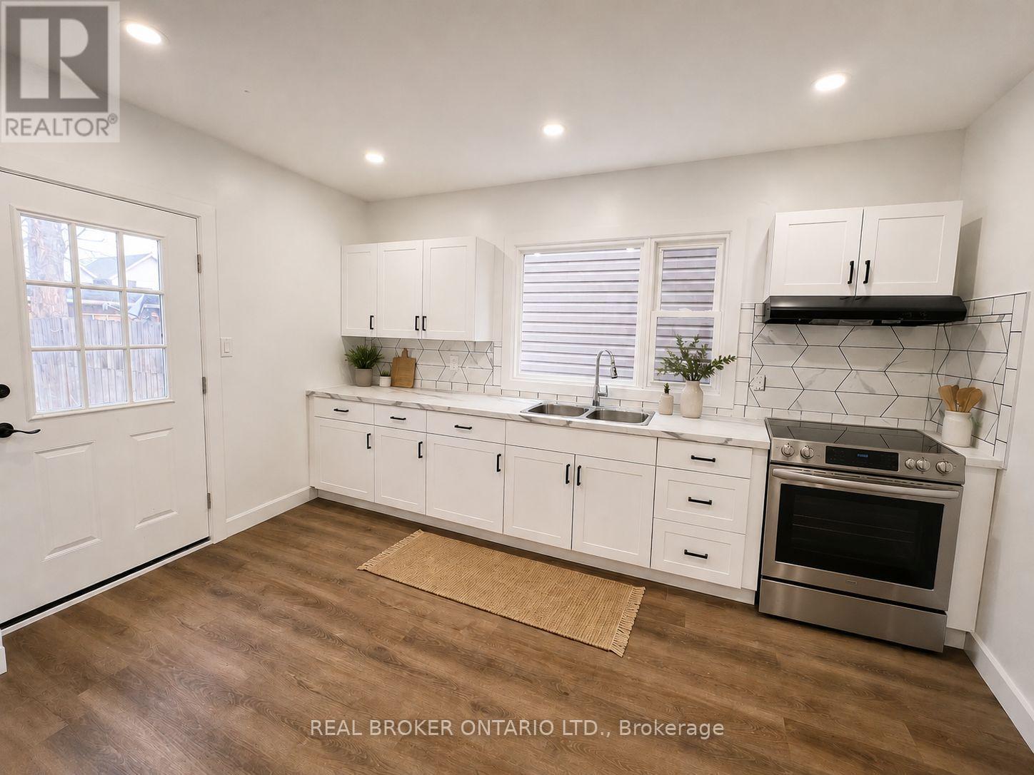 5 Rowanwood Street, Hamilton, ON