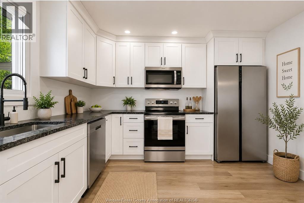 2123 Secord, Windsor, ON - Indoor Photo Showing Kitchen With Upgraded Kitchen