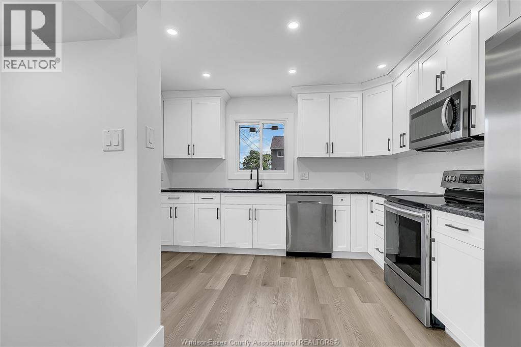 2123 Secord, Windsor, ON - Indoor Photo Showing Kitchen
