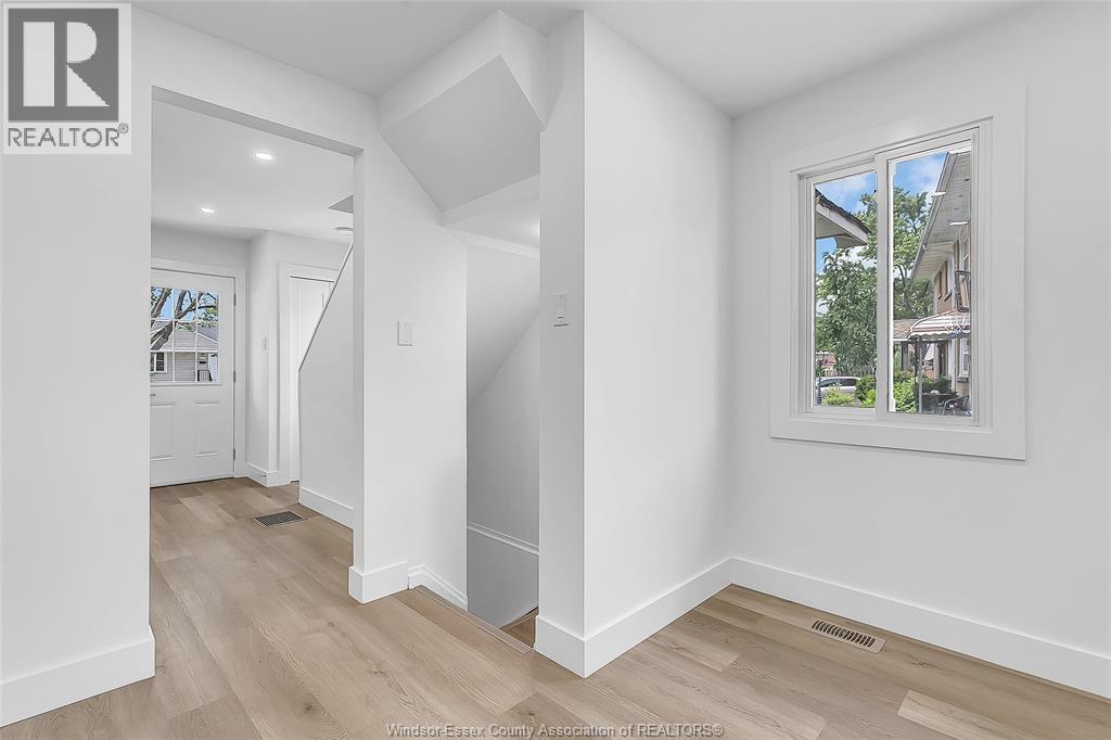 2123 Secord, Windsor, ON - Indoor Photo Showing Other Room