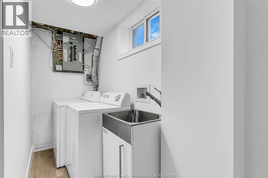 2123 Secord, Windsor, ON - Indoor Photo Showing Laundry Room