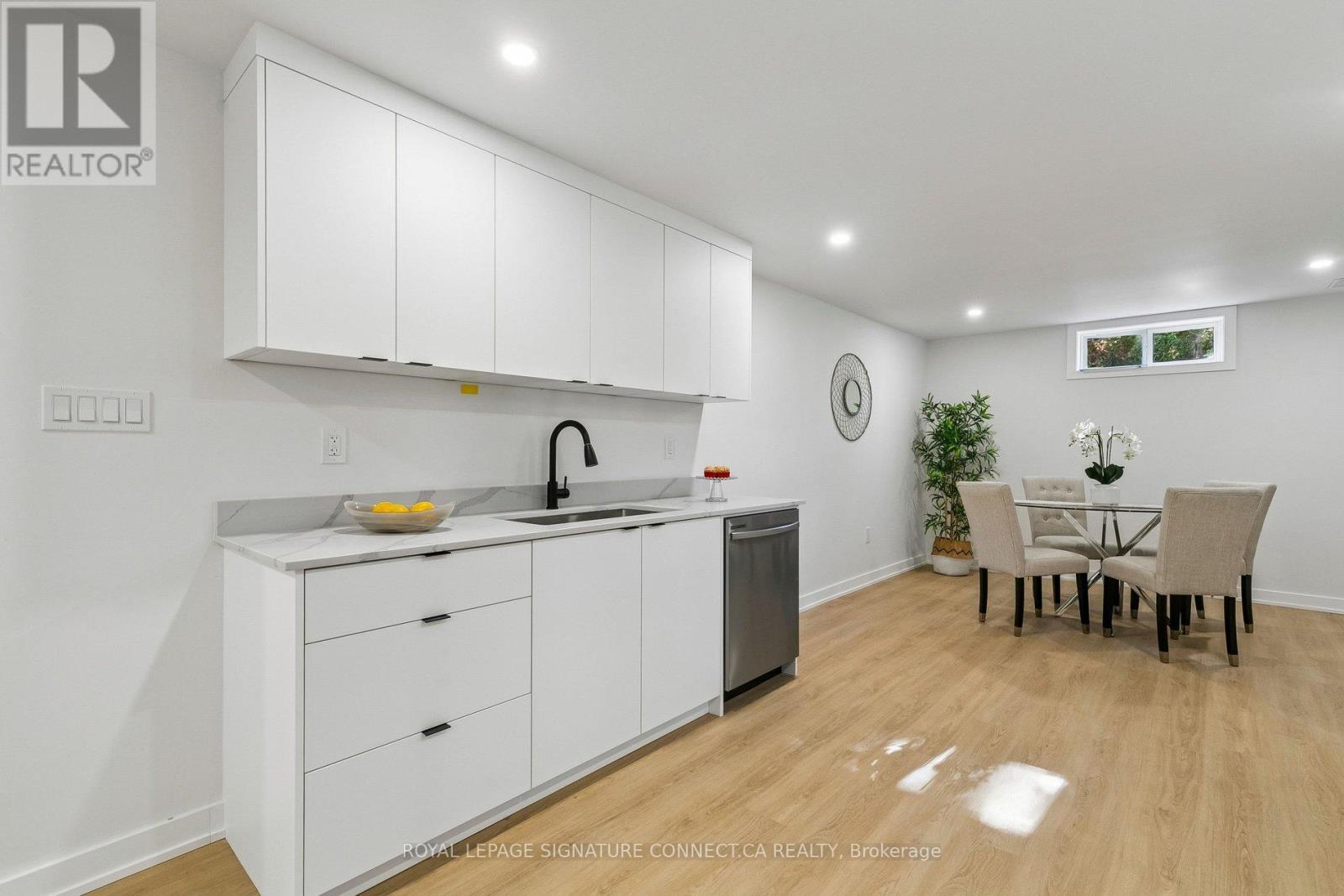 15 Colonial Court, Hamilton, ON