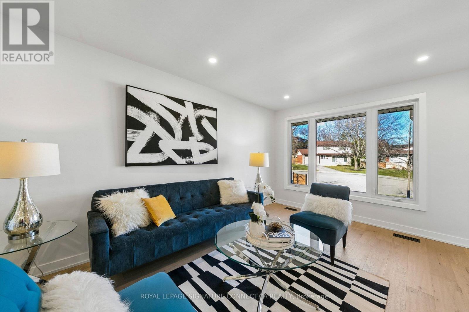 15 Colonial Court, Hamilton, ON