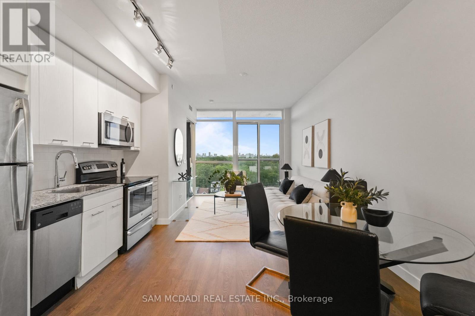 903 - 2055 Danforth Avenue, Toronto, ON
