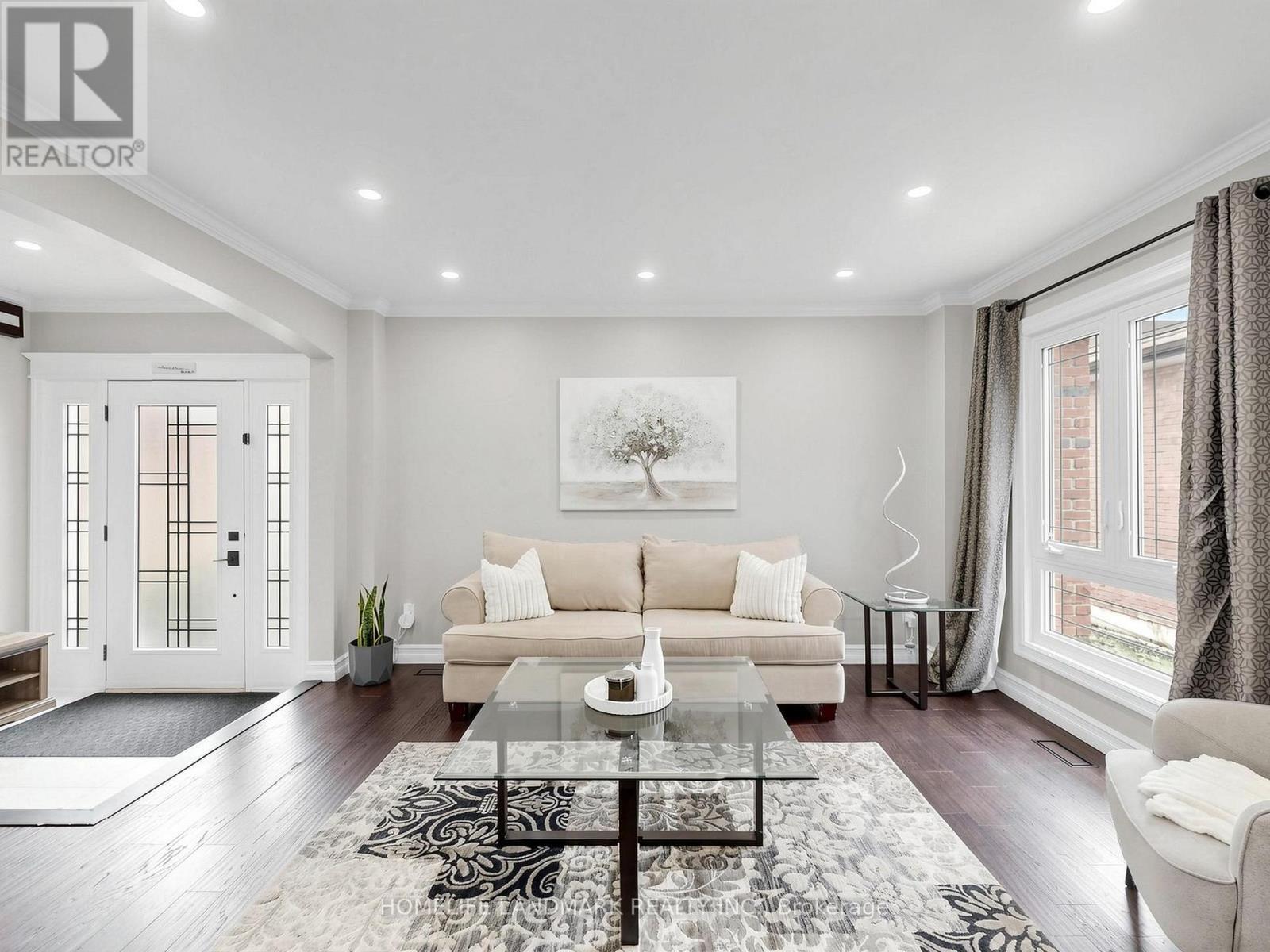 1209 Gloucester Square, Pickering, ON