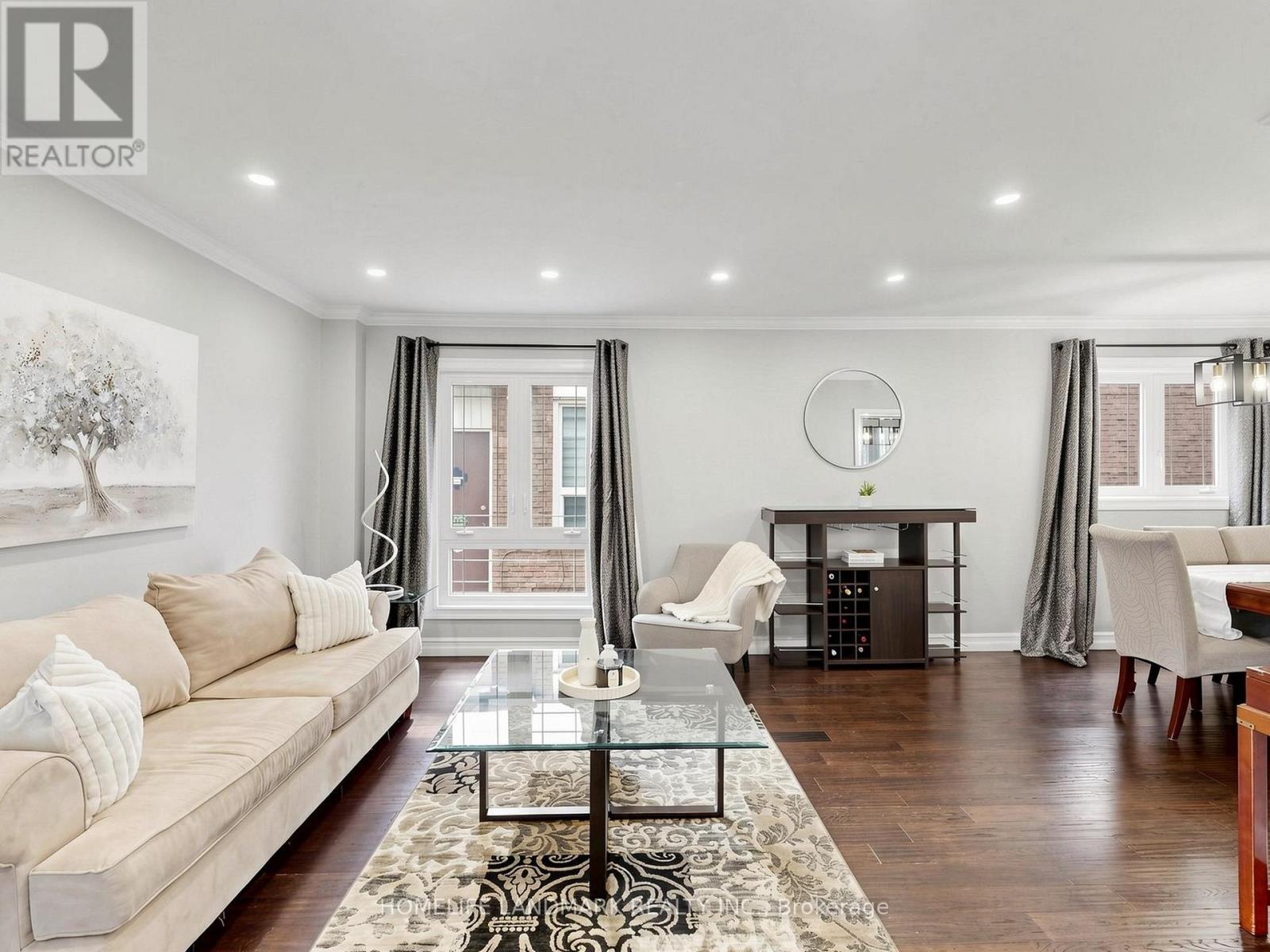 1209 Gloucester Square, Pickering, ON