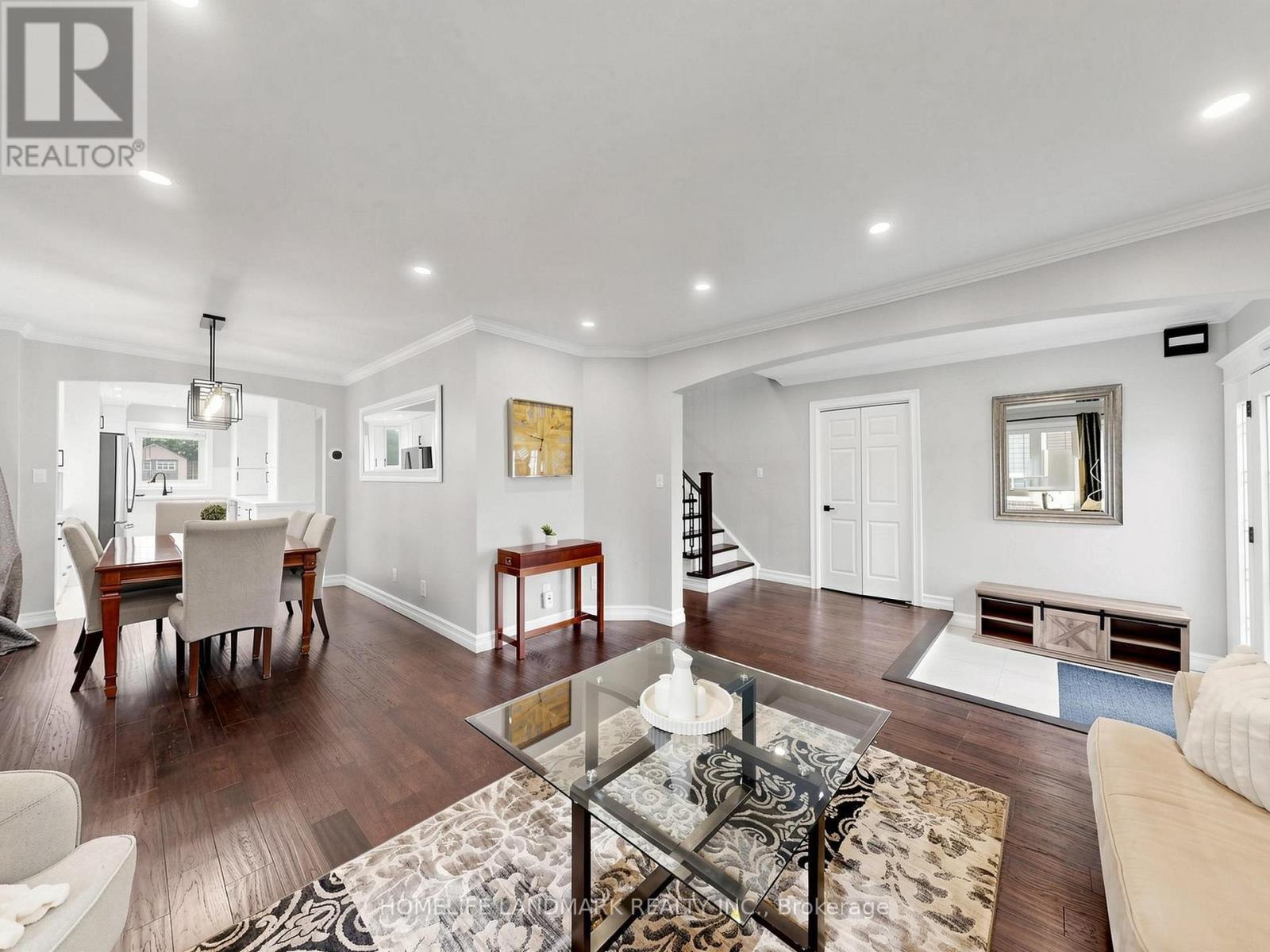 1209 Gloucester Square, Pickering, ON