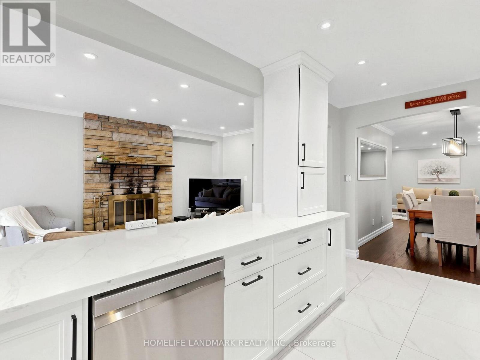 1209 Gloucester Square, Pickering, ON