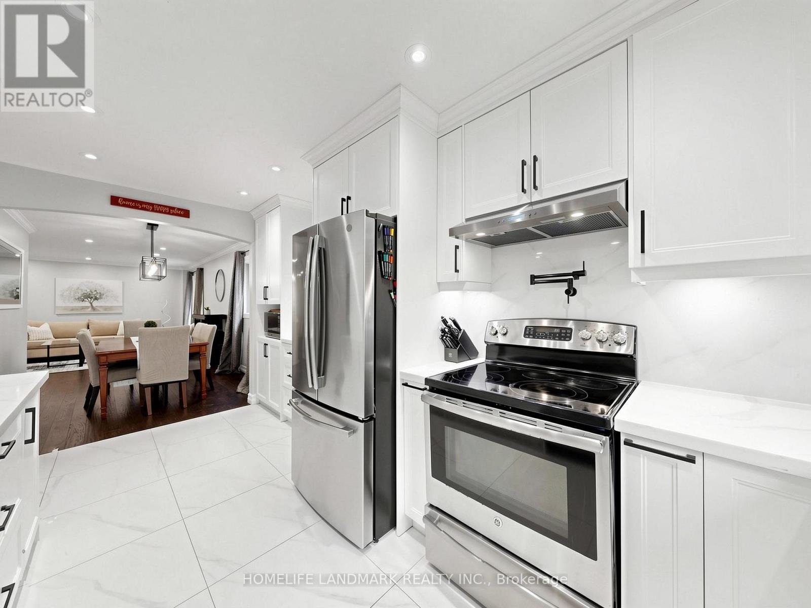1209 Gloucester Square, Pickering, ON