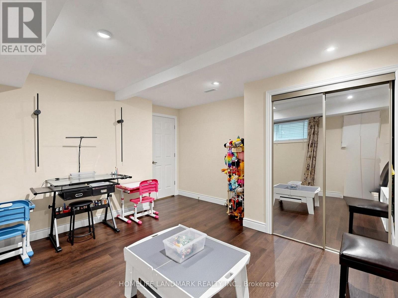 1209 Gloucester Square, Pickering, ON