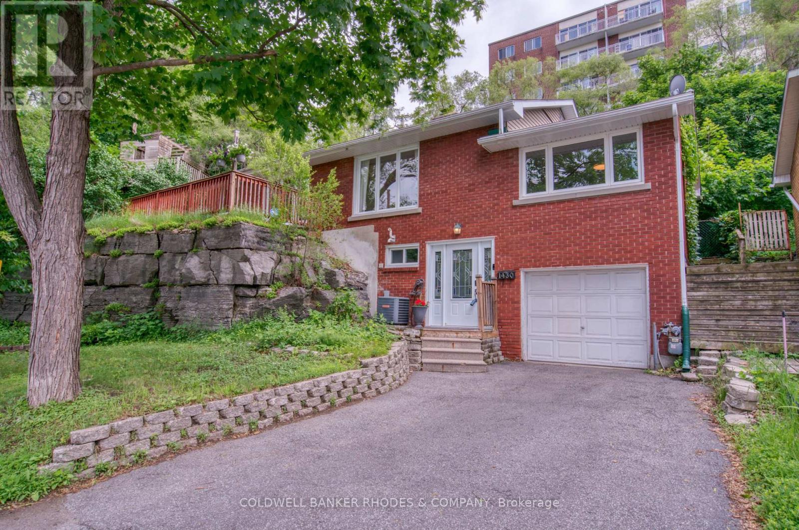 Welcome to 1430 Edgecliffe Ave in Carlington - 1430 Edgecliffe Avenue, Ottawa, ON
