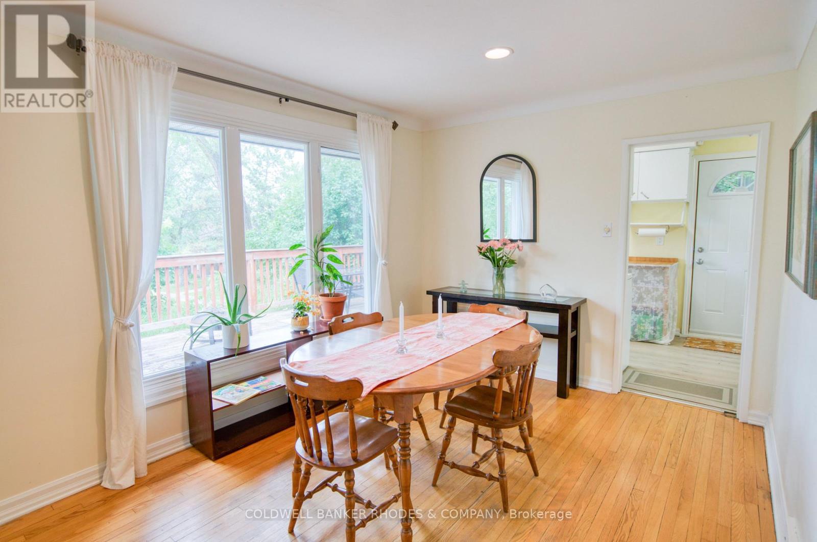 Dining room off of living room - 1430 Edgecliffe Avenue, Ottawa, ON