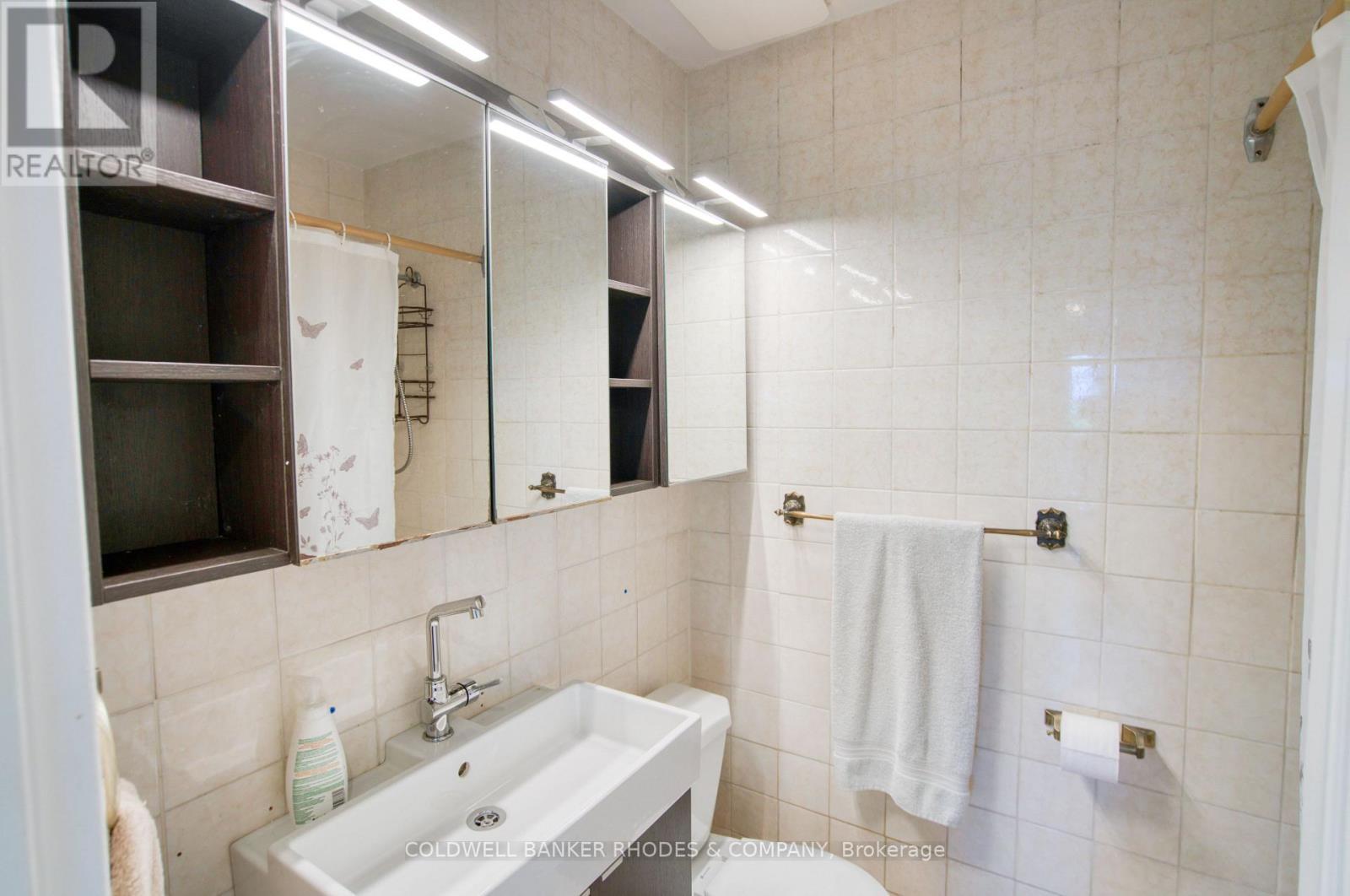 4pc main bathroom - 1430 Edgecliffe Avenue, Ottawa, ON