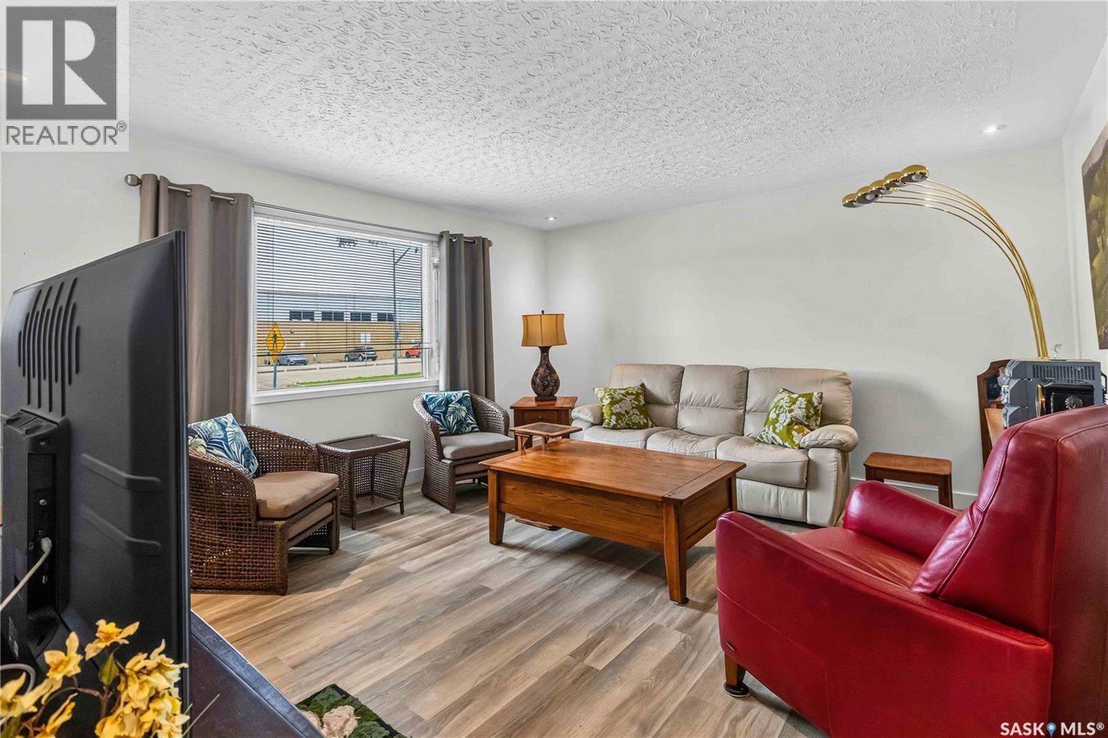 513 W Avenue N, Saskatoon, SK