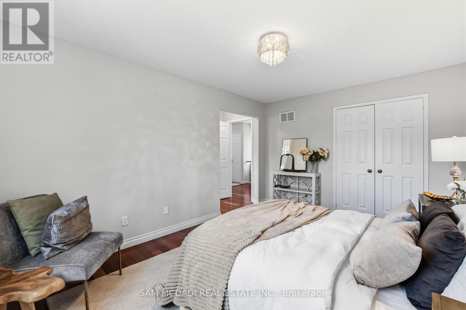 6643 Mockingbird Lane, Mississauga, ON