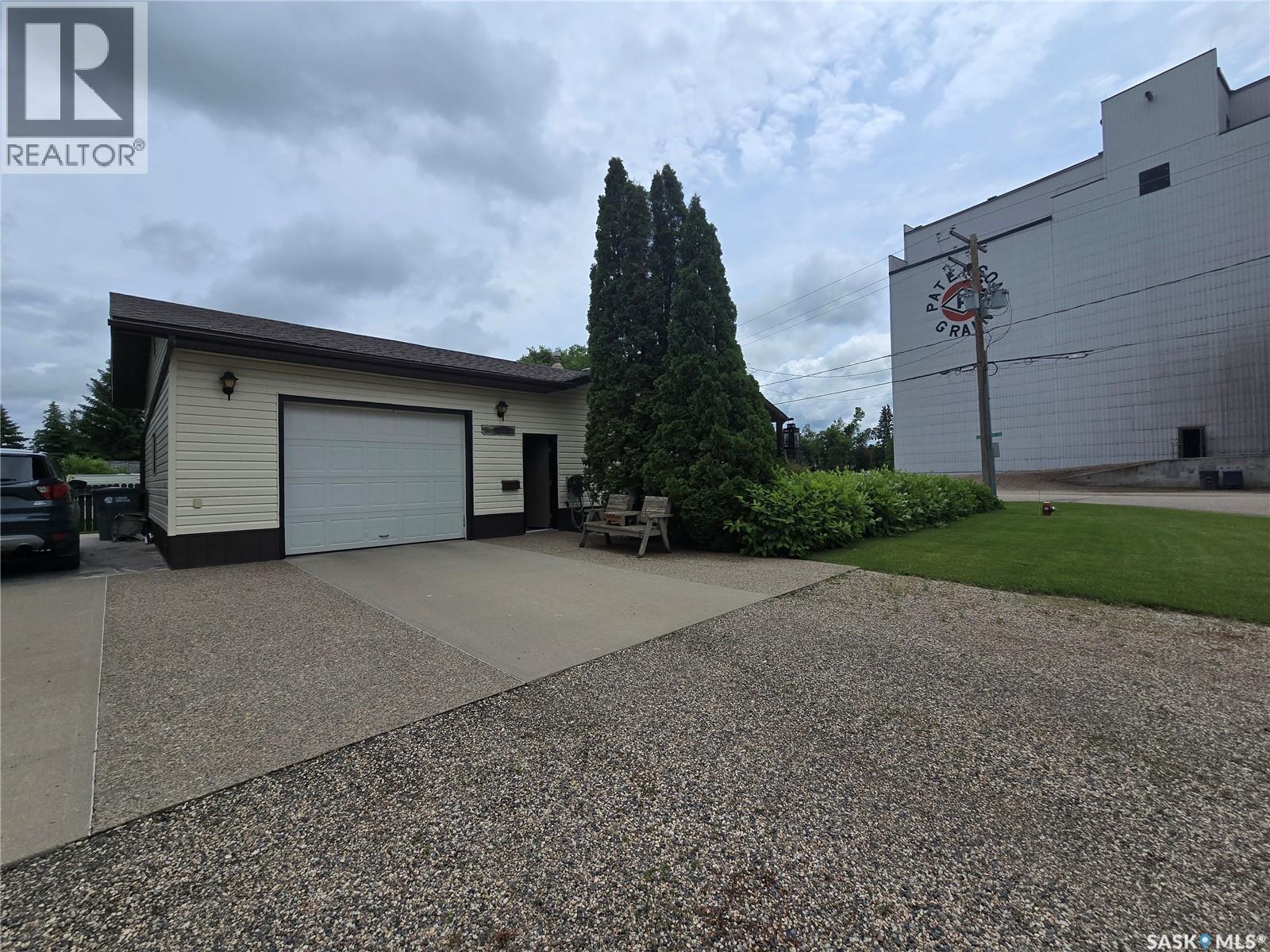 700 Saskatchewan Avenue, Grenfell, SK
