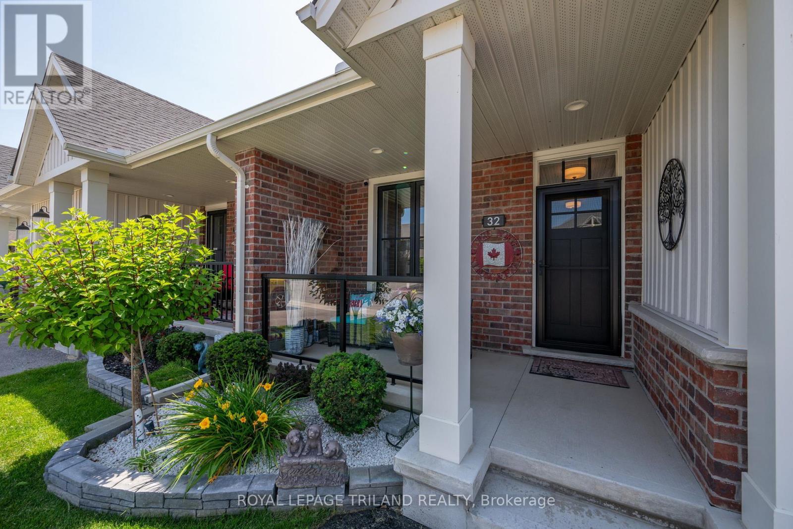32 Charter Creek Court, St. Thomas, ON - Outdoor With Exterior