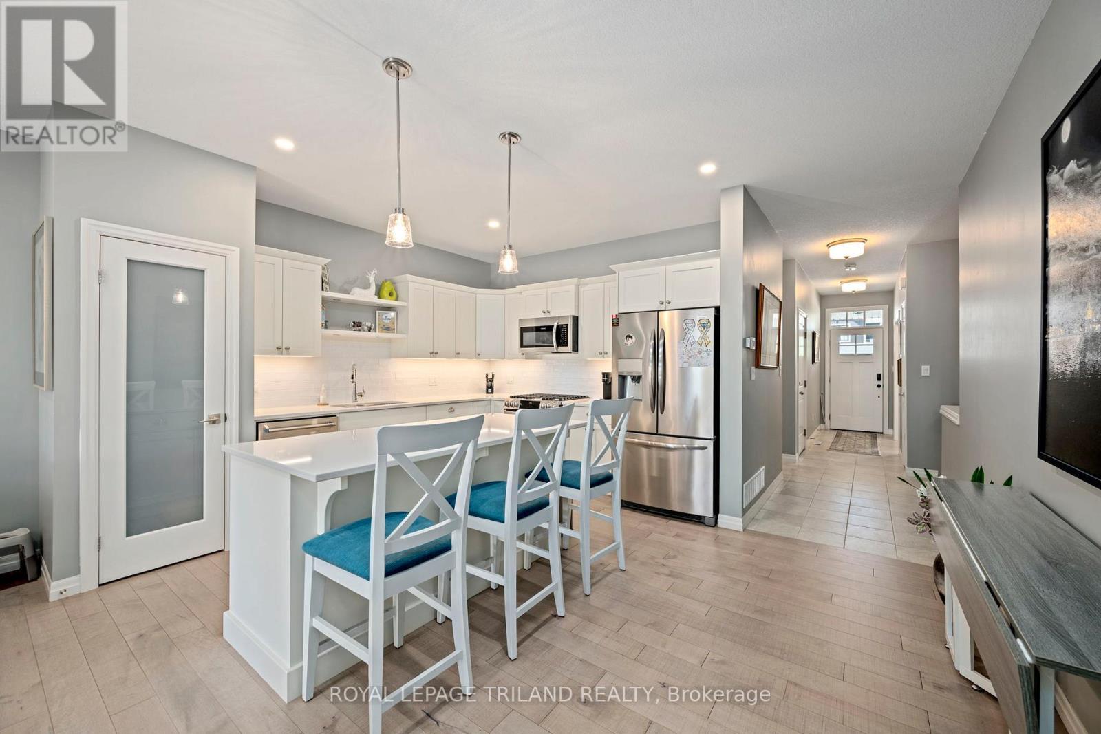 32 Charter Creek Court, St. Thomas, ON - Indoor Photo Showing Kitchen With Upgraded Kitchen