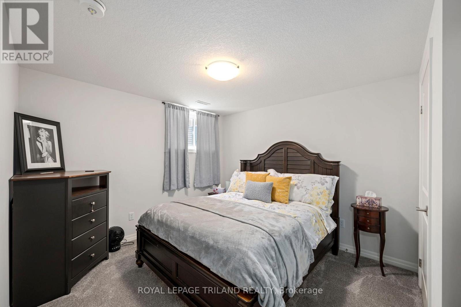 32 Charter Creek Court, St. Thomas, ON - Indoor Photo Showing Bedroom