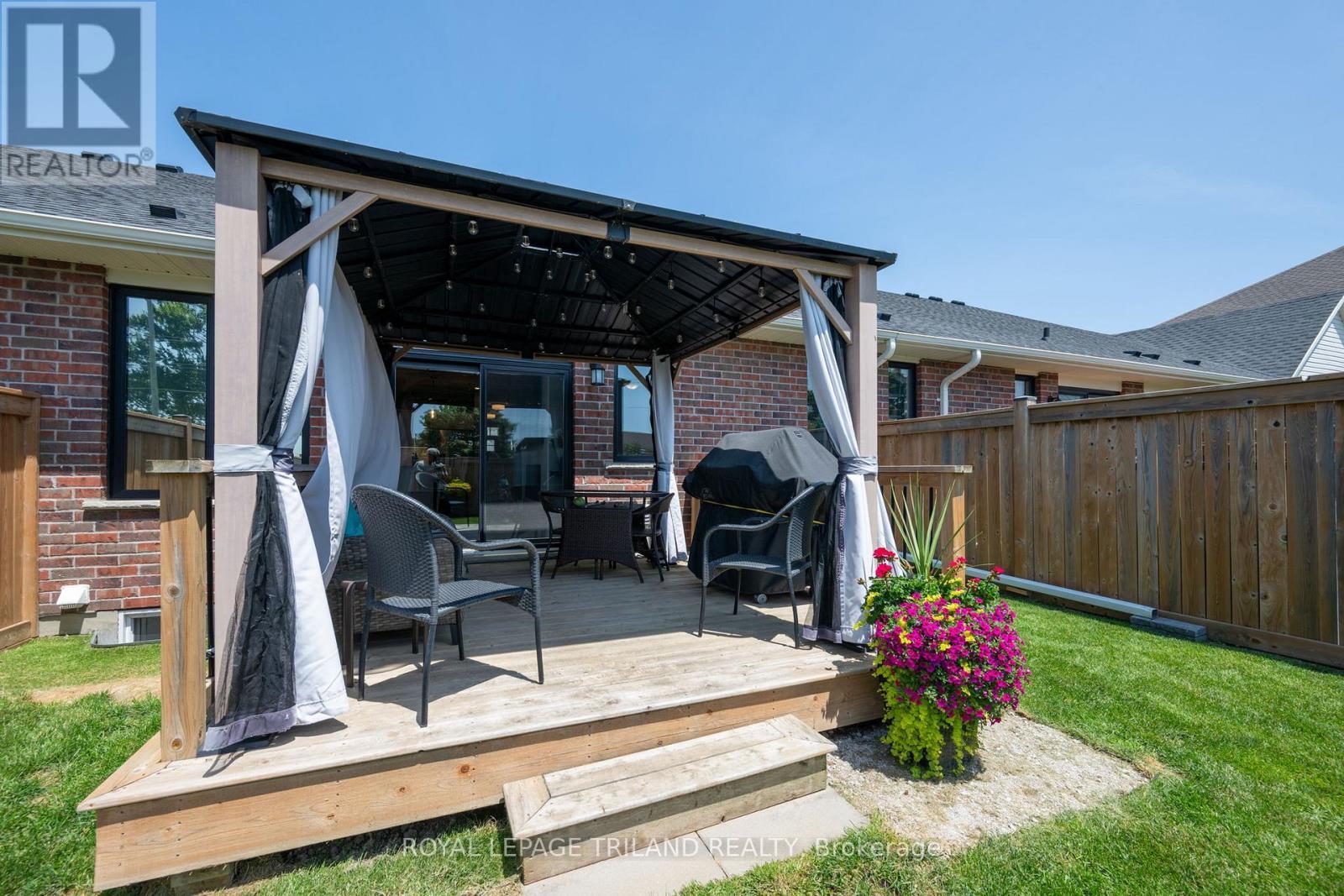 32 Charter Creek Court, St. Thomas, ON - Outdoor With Deck Patio Veranda