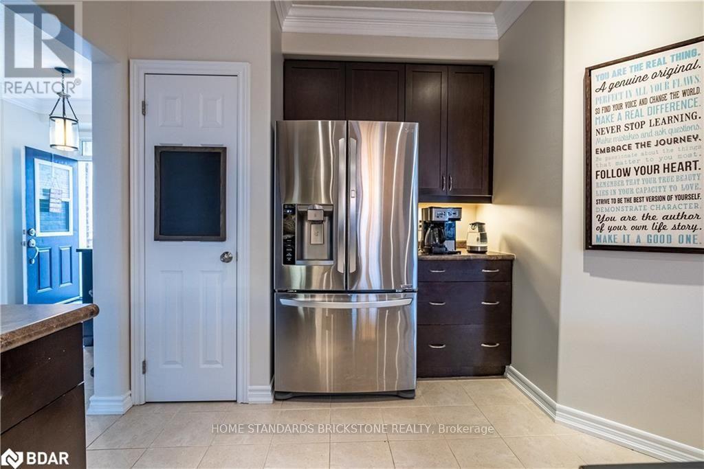 53 Graihawk Drive, Barrie, ON - Indoor Photo Showing Kitchen