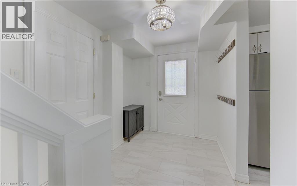 32 Enfield Drive, Cambridge, ON
