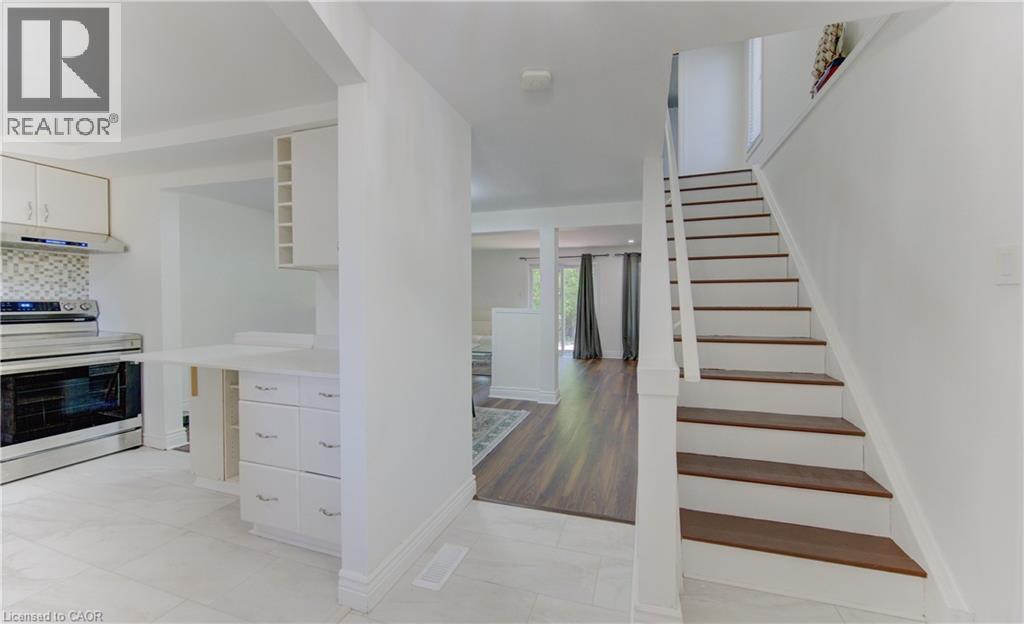32 Enfield Drive, Cambridge, ON