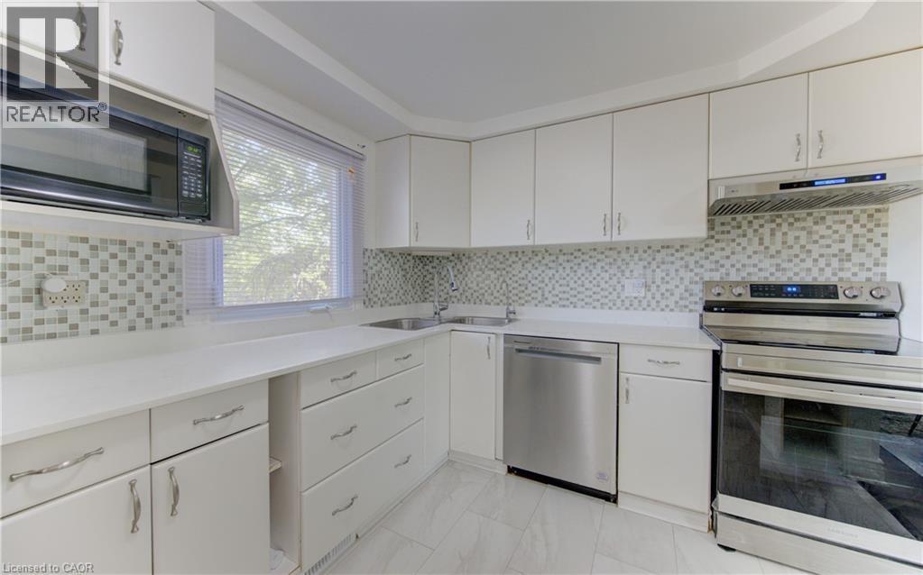 32 Enfield Drive, Cambridge, ON