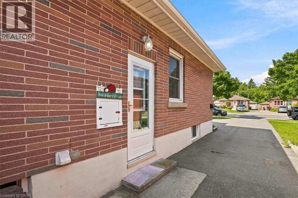 472 Highland Road E, Kitchener, ON
