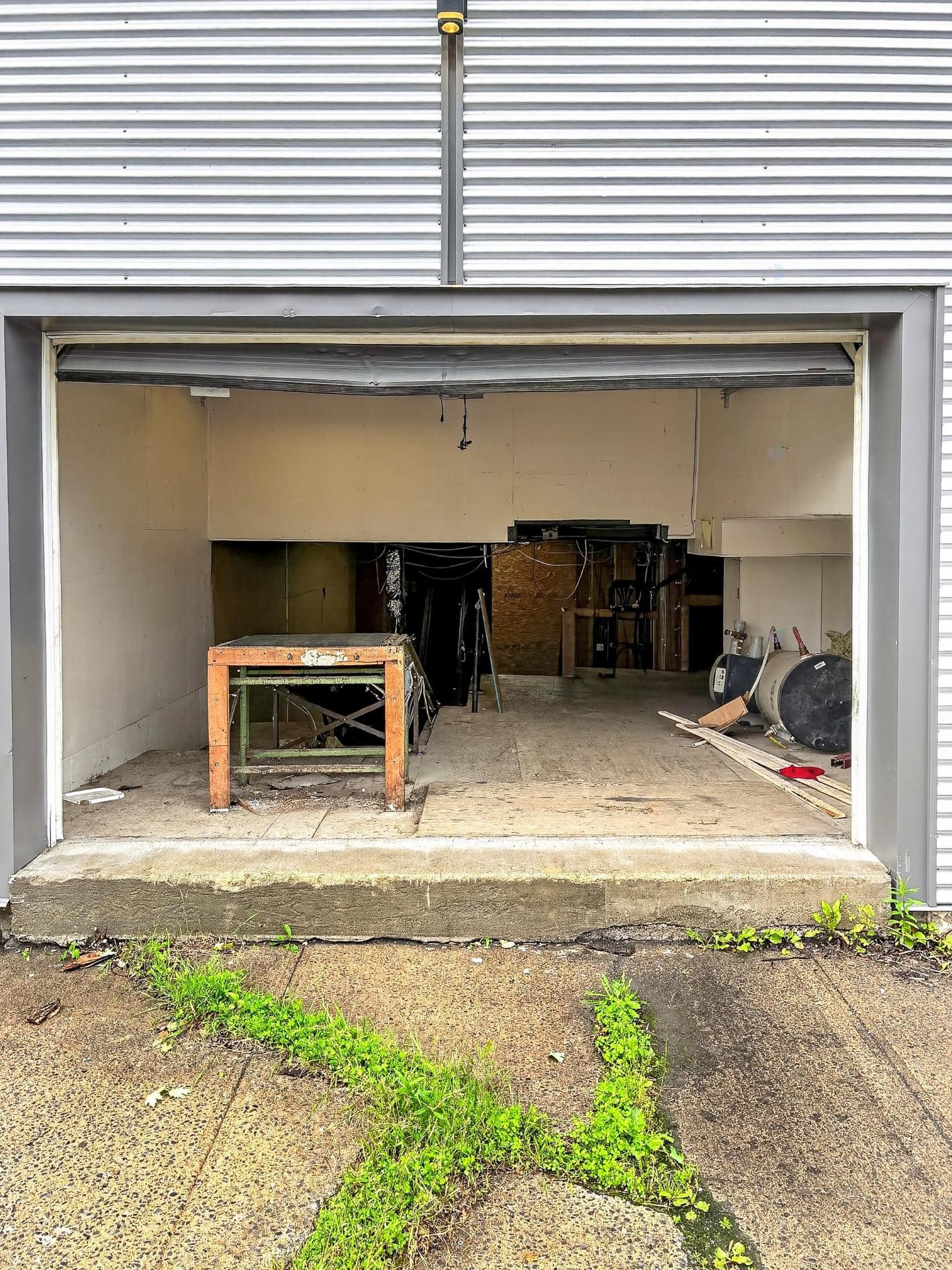 Garage - 127 Av. Turcotte, Québec (Les Rivières), QC - With Exterior