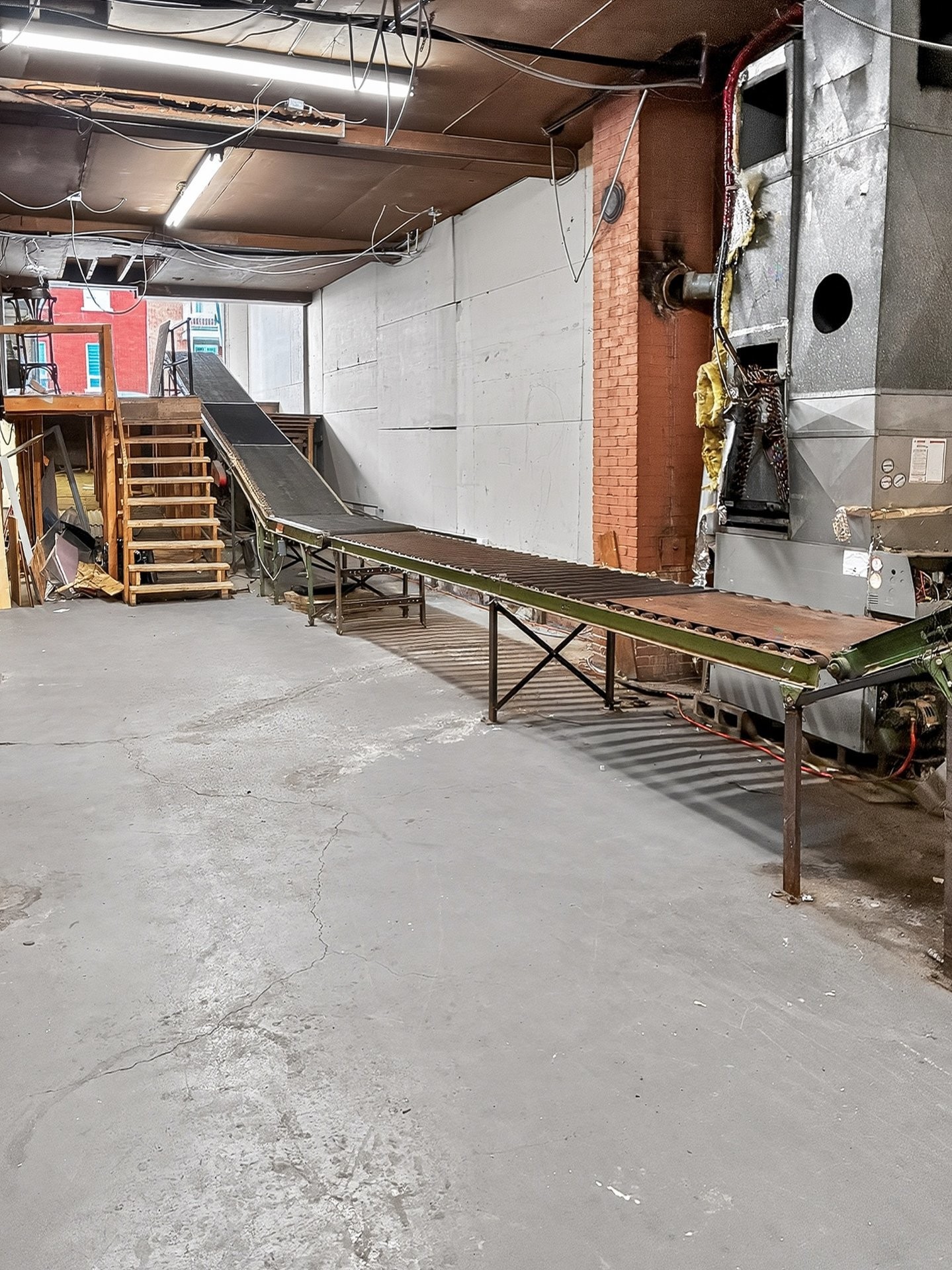 Warehouse - 127 Av. Turcotte, Québec (Les Rivières), QC - Indoor Photo Showing Garage