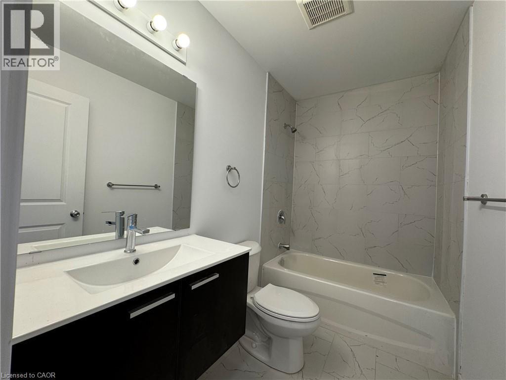 Contemporary bathroom featuring a floating vanity with a white countertop and integrated sink - 113 Highriver Trail Unit# Main, Welland, ON - Indoor Photo Showing Bathroom