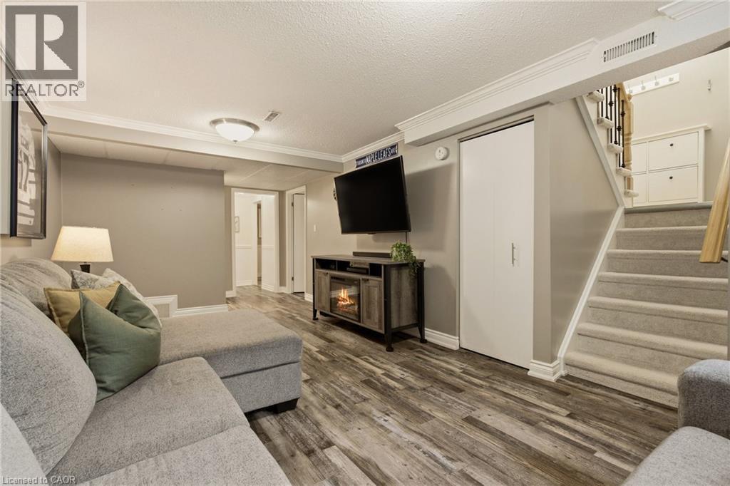 Very large rec room - 80 Wendover Drive, Hamilton, ON