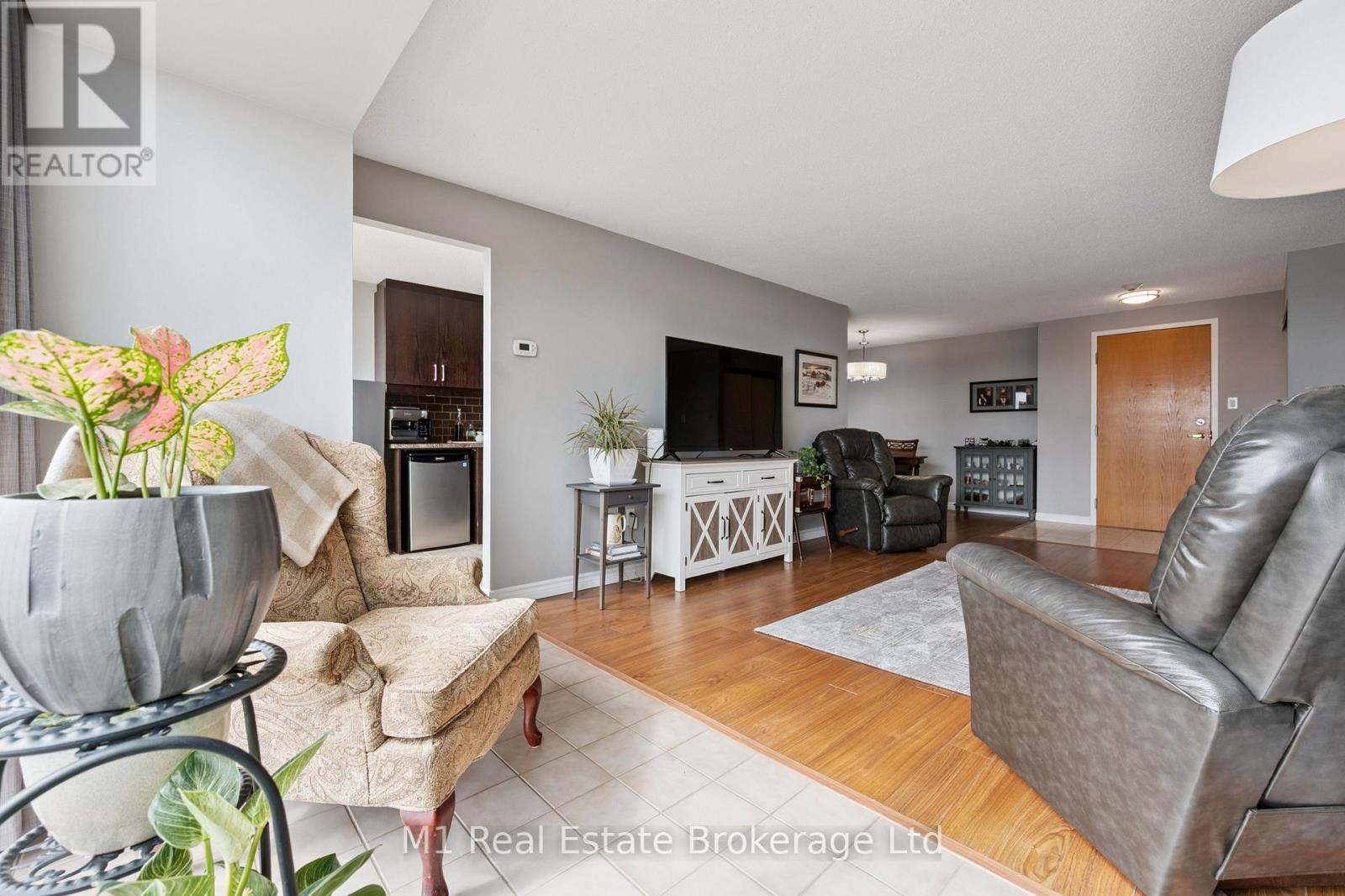 Ph2 - 55 Blue Springs Drive, Waterloo, ON - Indoor Photo Showing Living Room