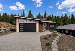 537 Mountain View Dr Lake Cowichan, BC V0R 2G1