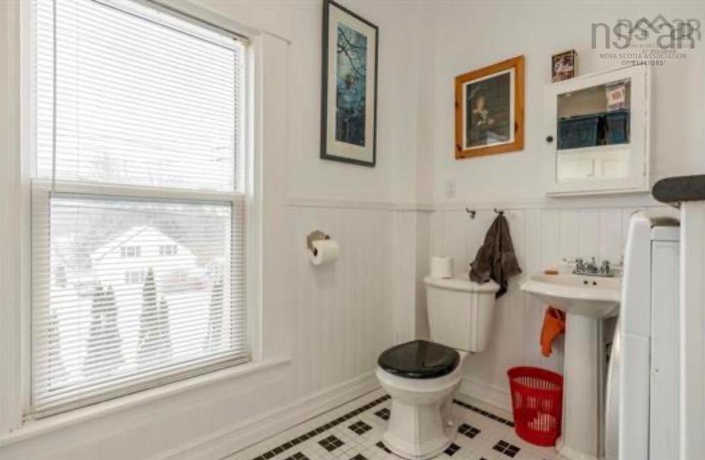 10352 1 Highway, Paradise, NS