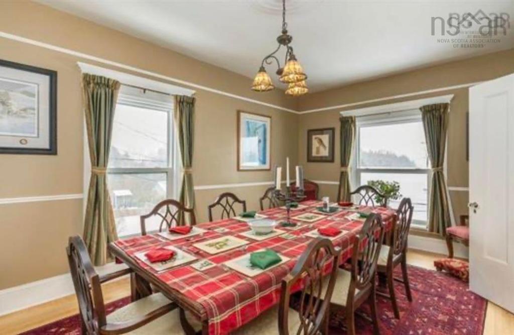 10352 1 Highway, Paradise, NS