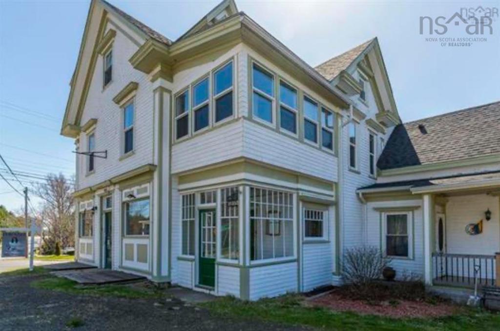 10352 1 Highway, Paradise, NS