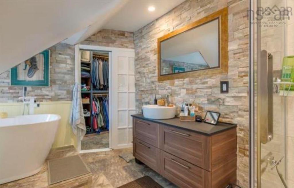 10352 1 Highway, Paradise, NS