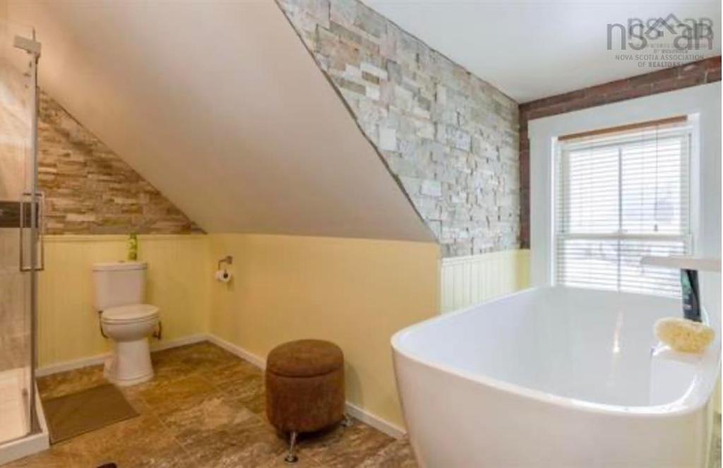 10352 1 Highway, Paradise, NS