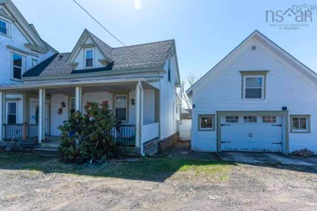 10352 1 Highway, Paradise, NS