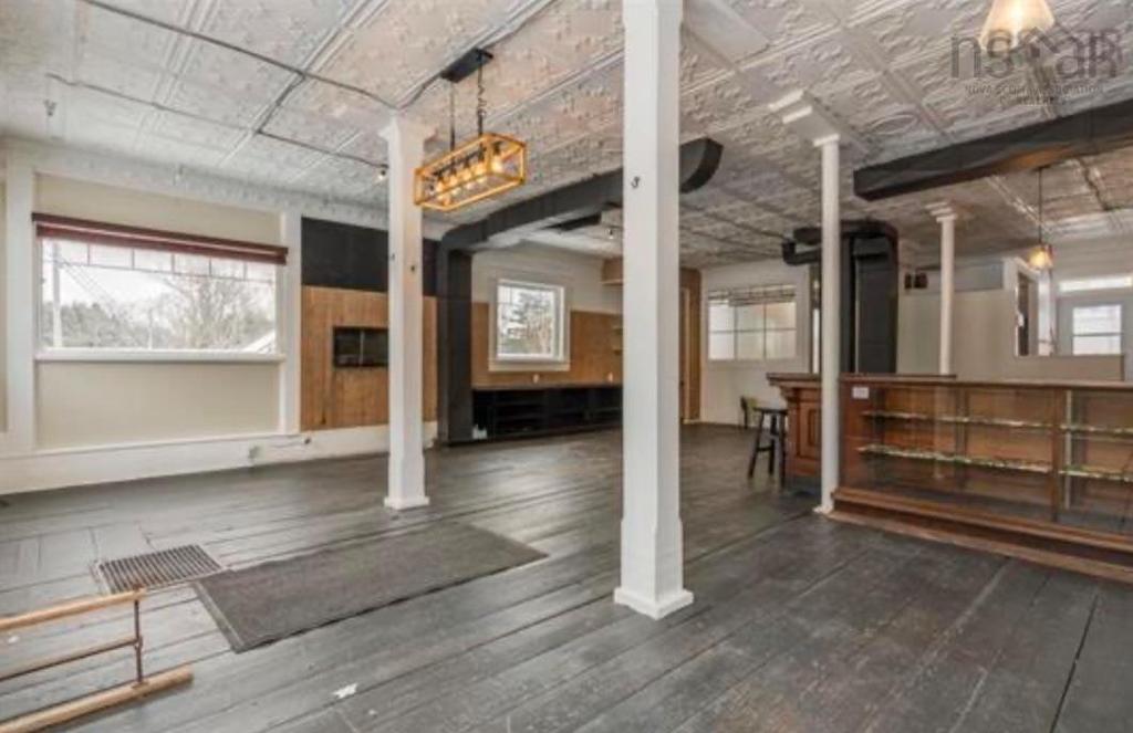 10352 1 Highway, Paradise, NS