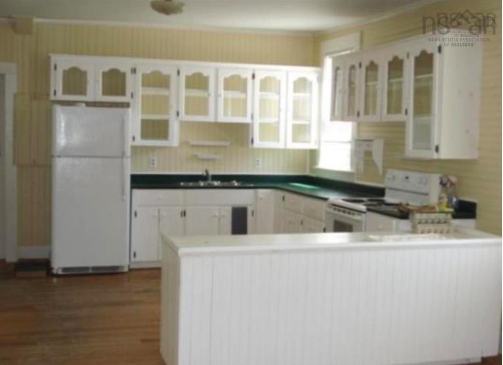 10352 1 Highway, Paradise, NS
