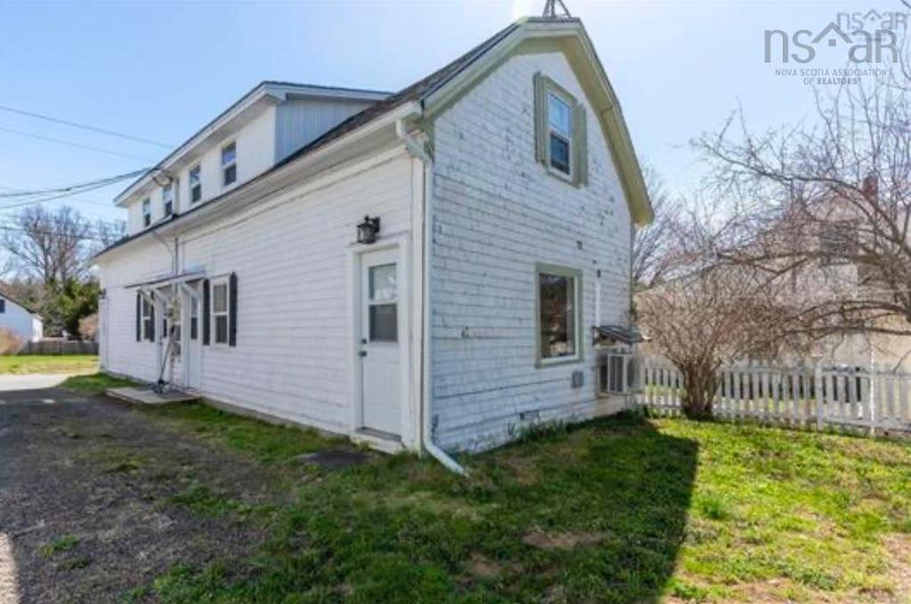 10352 1 Highway, Paradise, NS