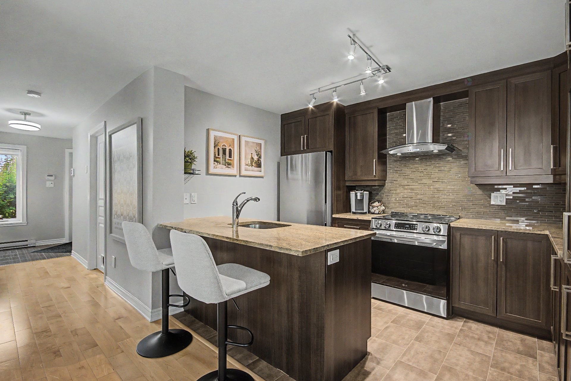 Kitchen - 1-185 Rue Du Sanctuaire, Sainte-Julie, QC - Indoor Photo Showing Kitchen With Upgraded Kitchen