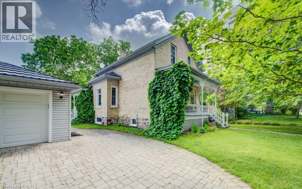 6 Tweed Street, Waterloo, ON - Outdoor