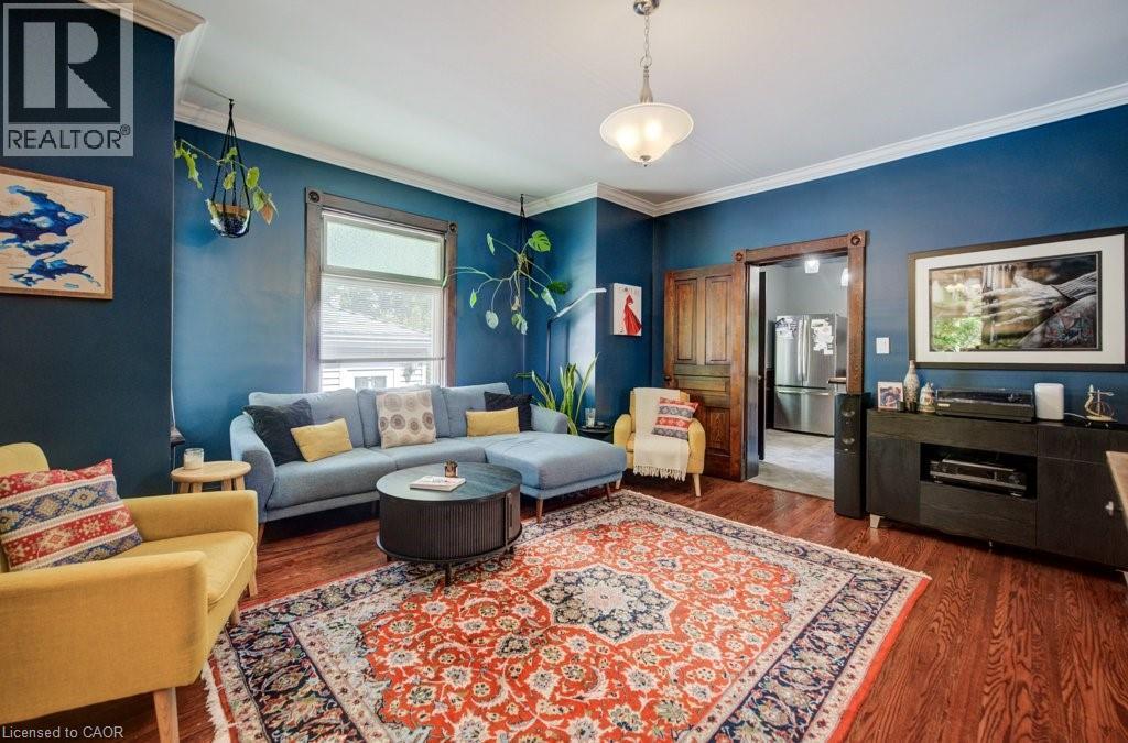 6 Tweed Street, Waterloo, ON - Indoor Photo Showing Living Room