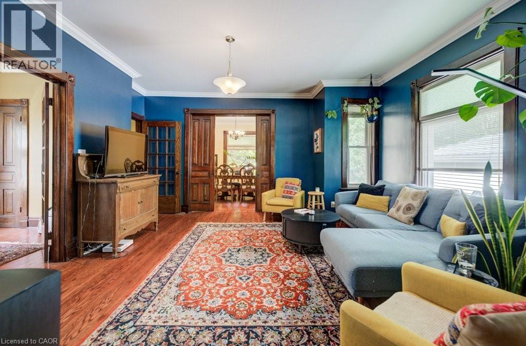 6 Tweed Street, Waterloo, ON - Indoor Photo Showing Living Room