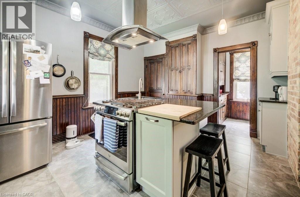 6 Tweed Street, Waterloo, ON - Indoor Photo Showing Kitchen